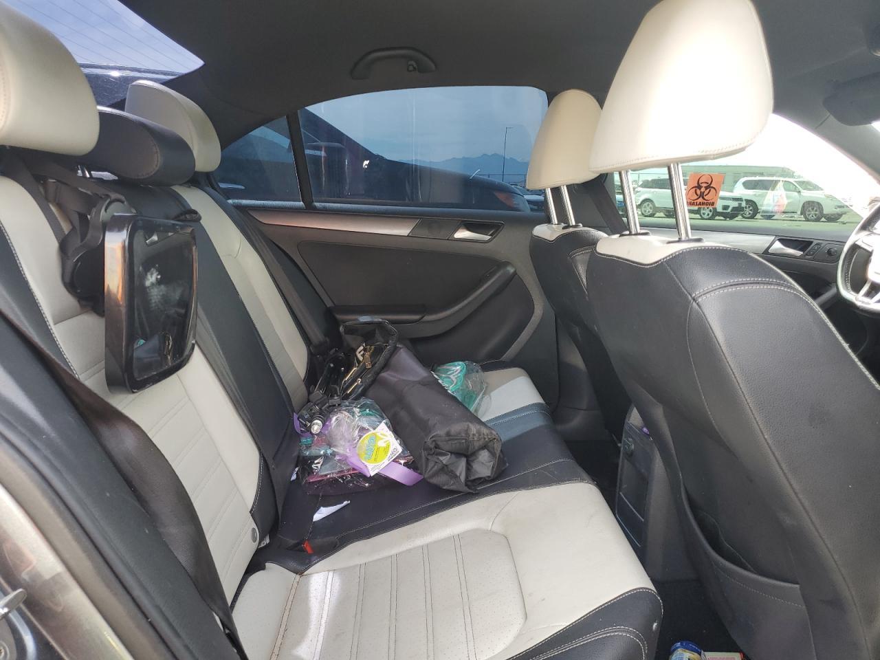 2016 VOLKSWAGEN JETTA