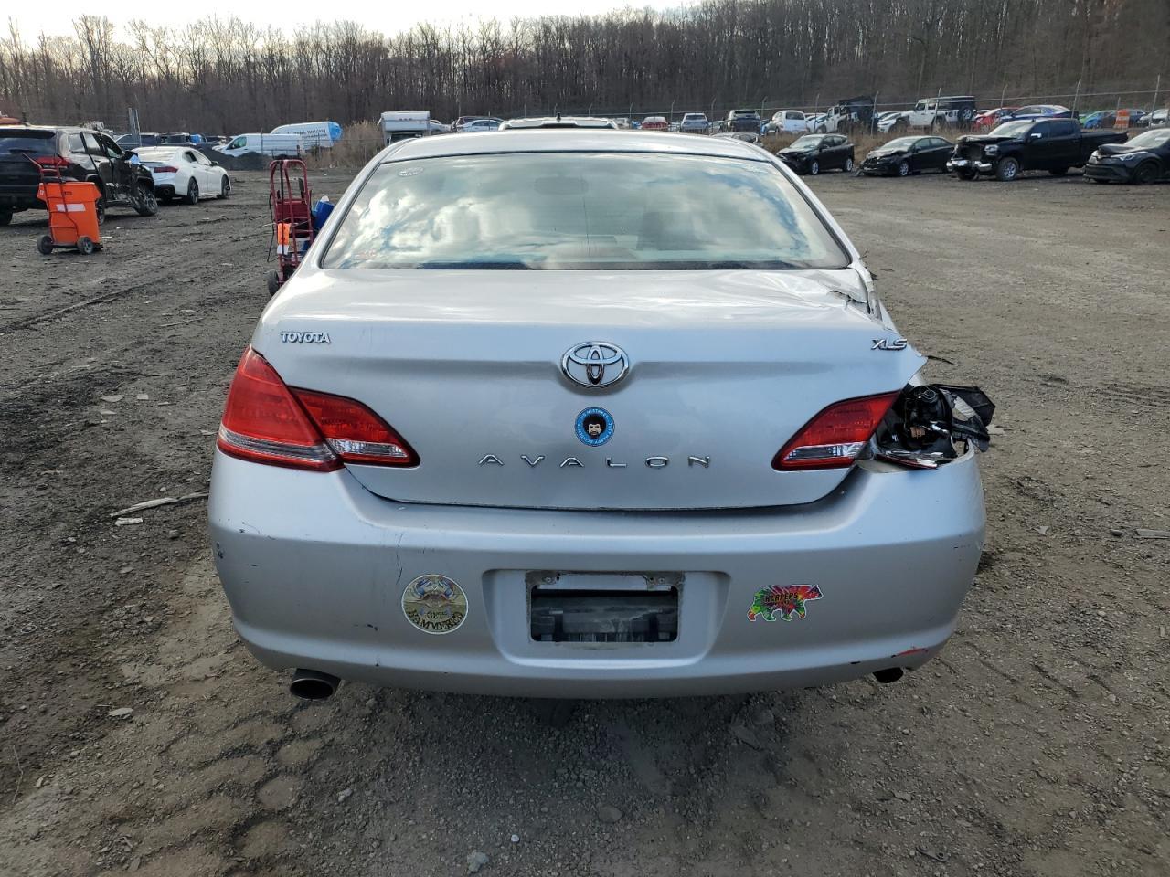 2005 TOYOTA Avalon