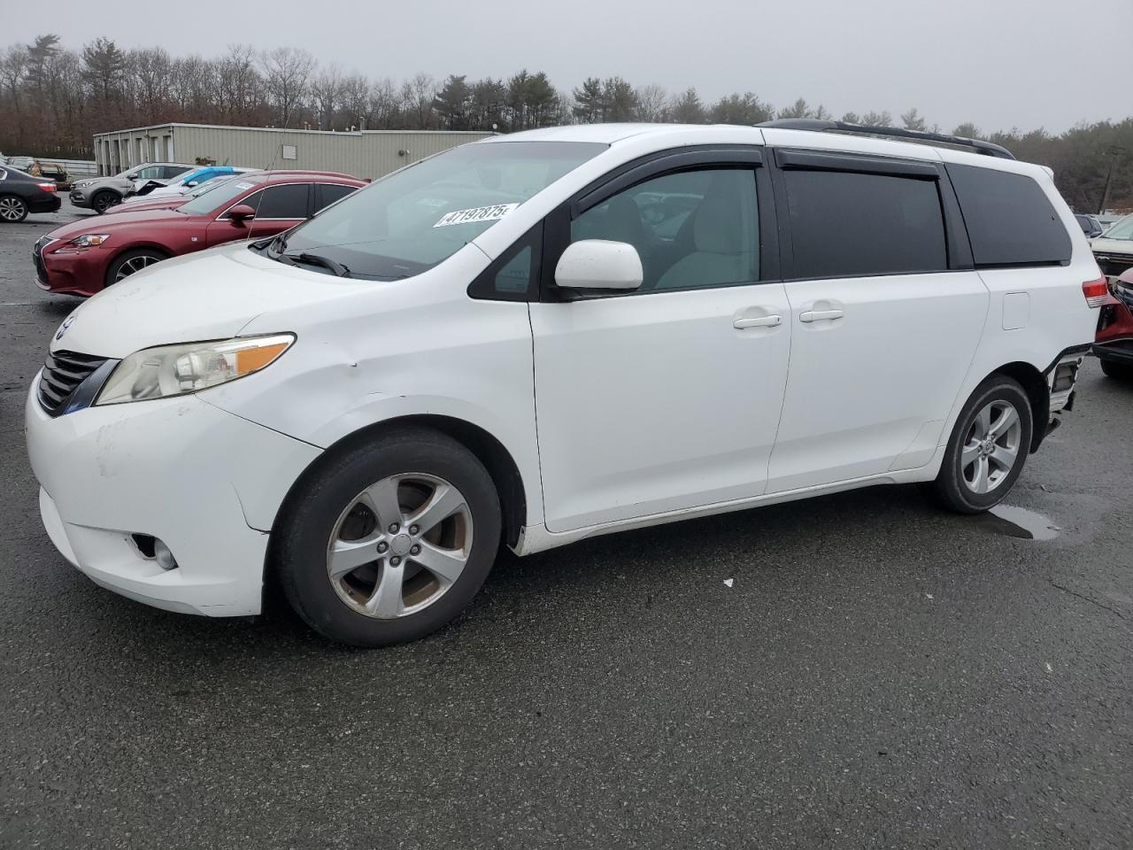 2011 TOYOTA SIENNA