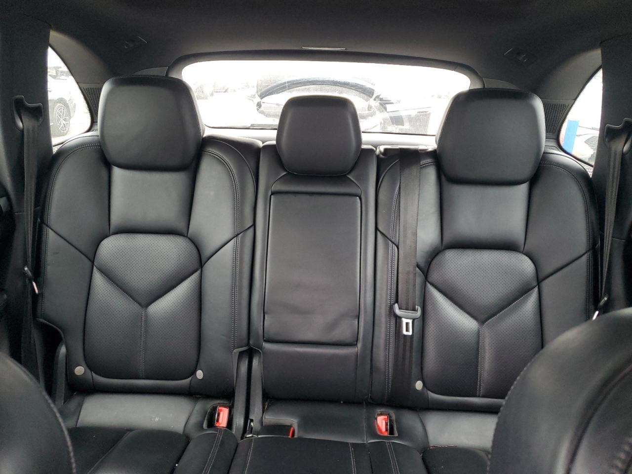 2015 PORSCHE CAYENNE