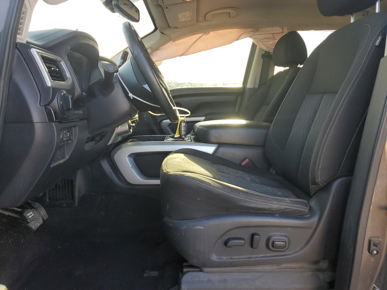 2017 NISSAN Titan