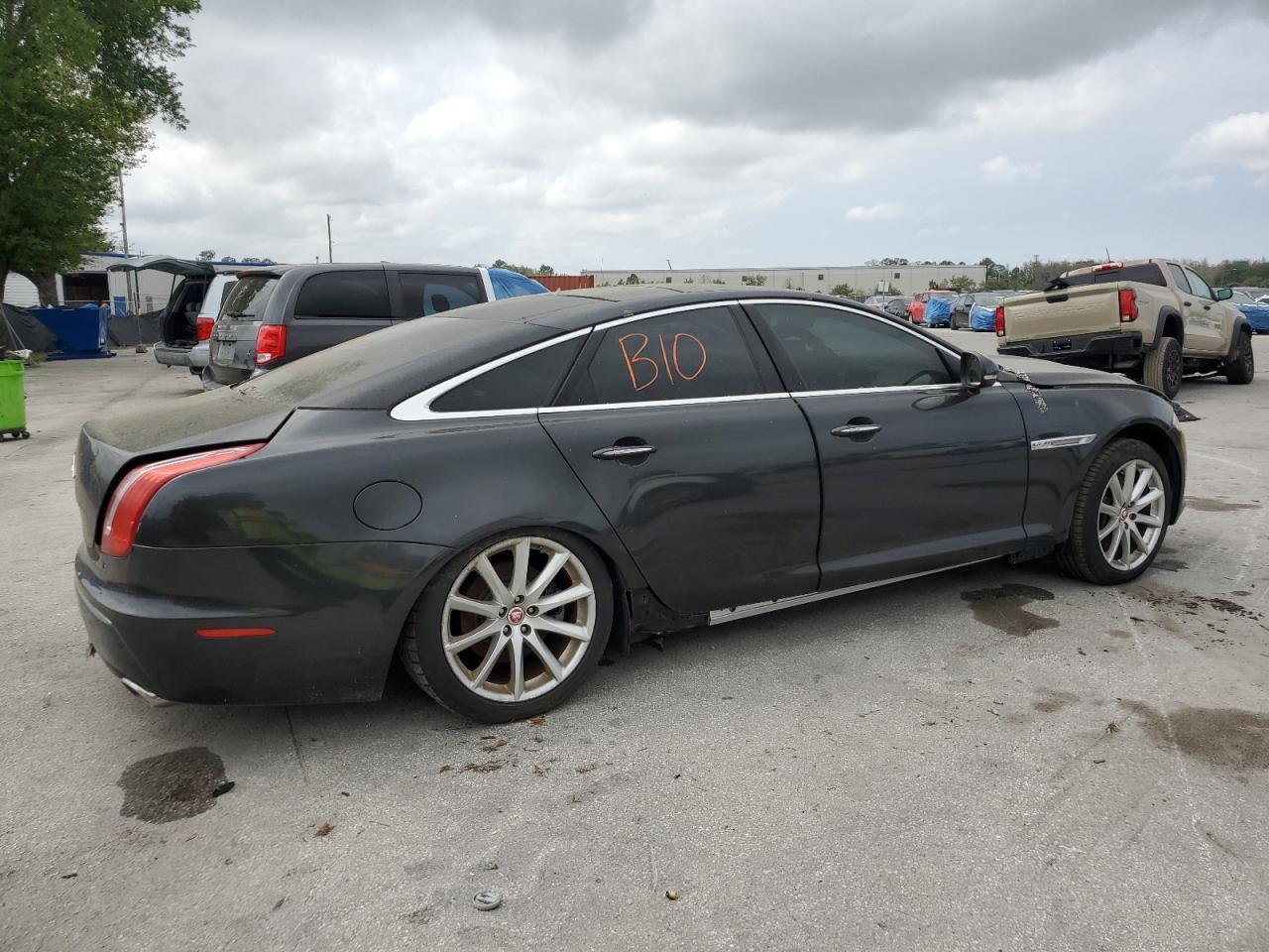 2011 JAGUAR Xj-Series