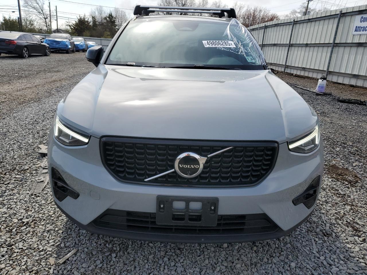 2024 VOLVO XC40
