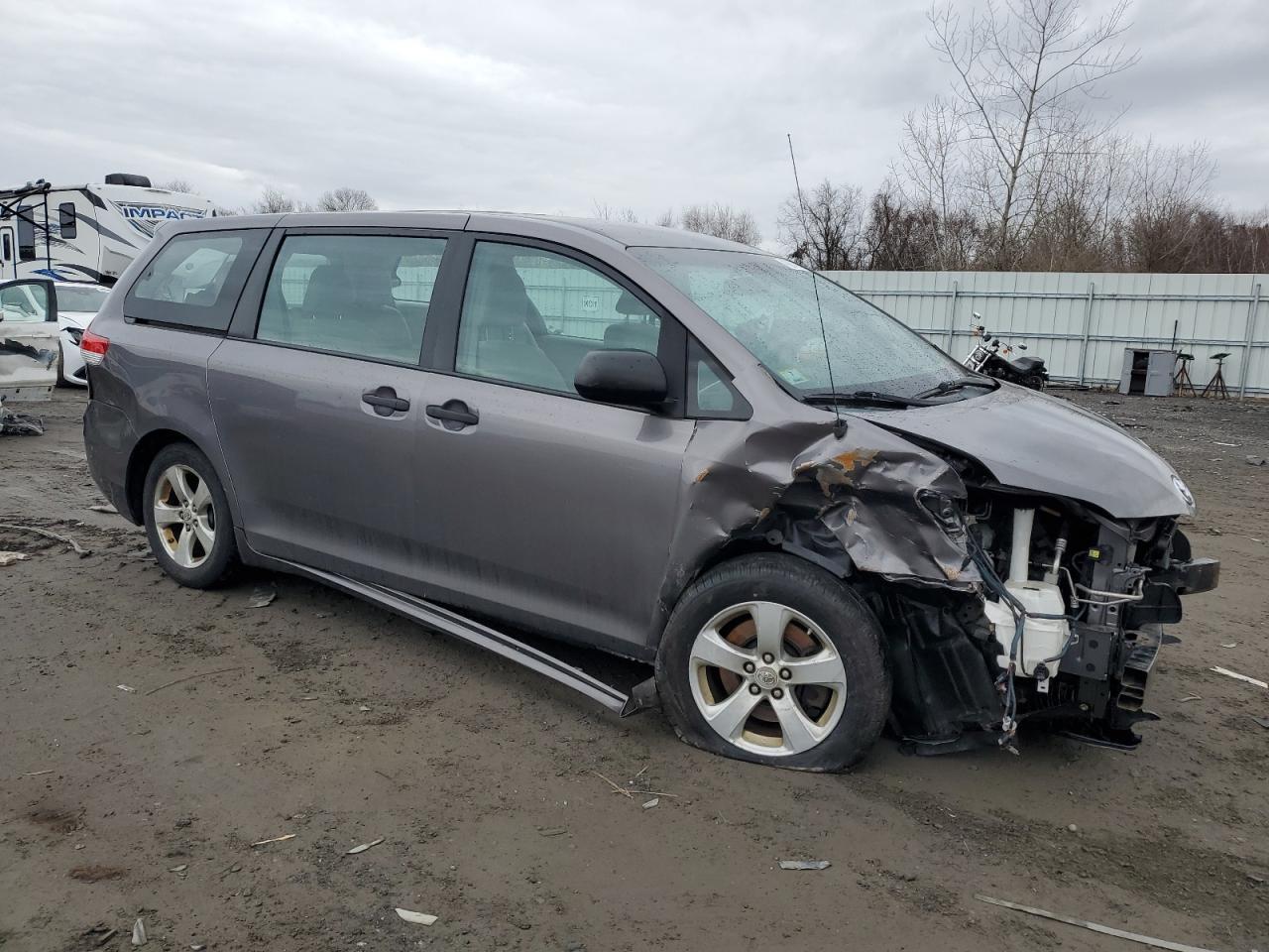 2011 TOYOTA SIENNA