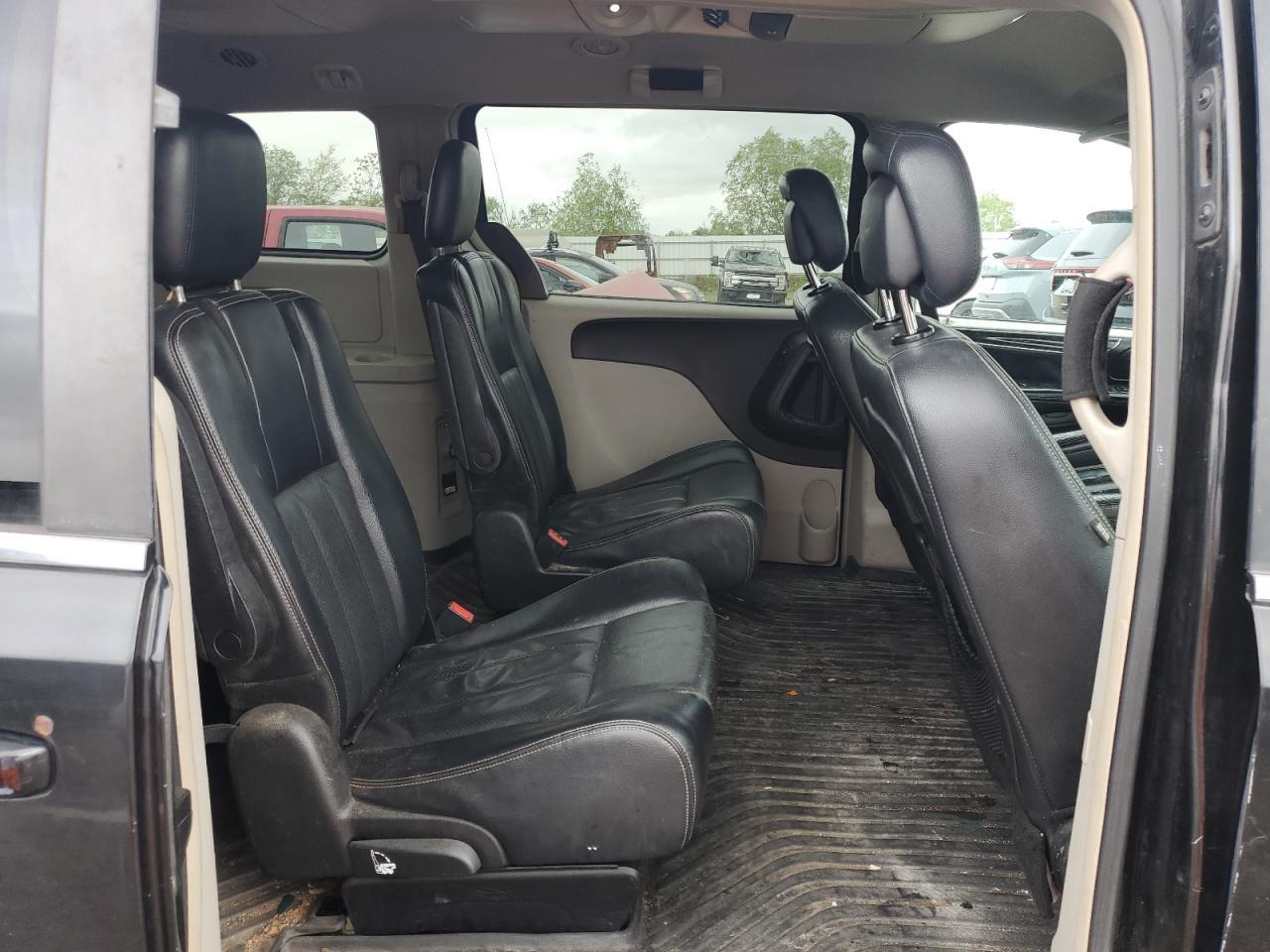 2012 CHRYSLER Town & Country