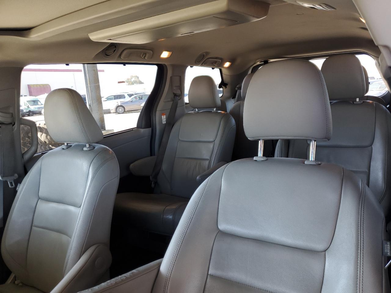 2015 TOYOTA SIENNA