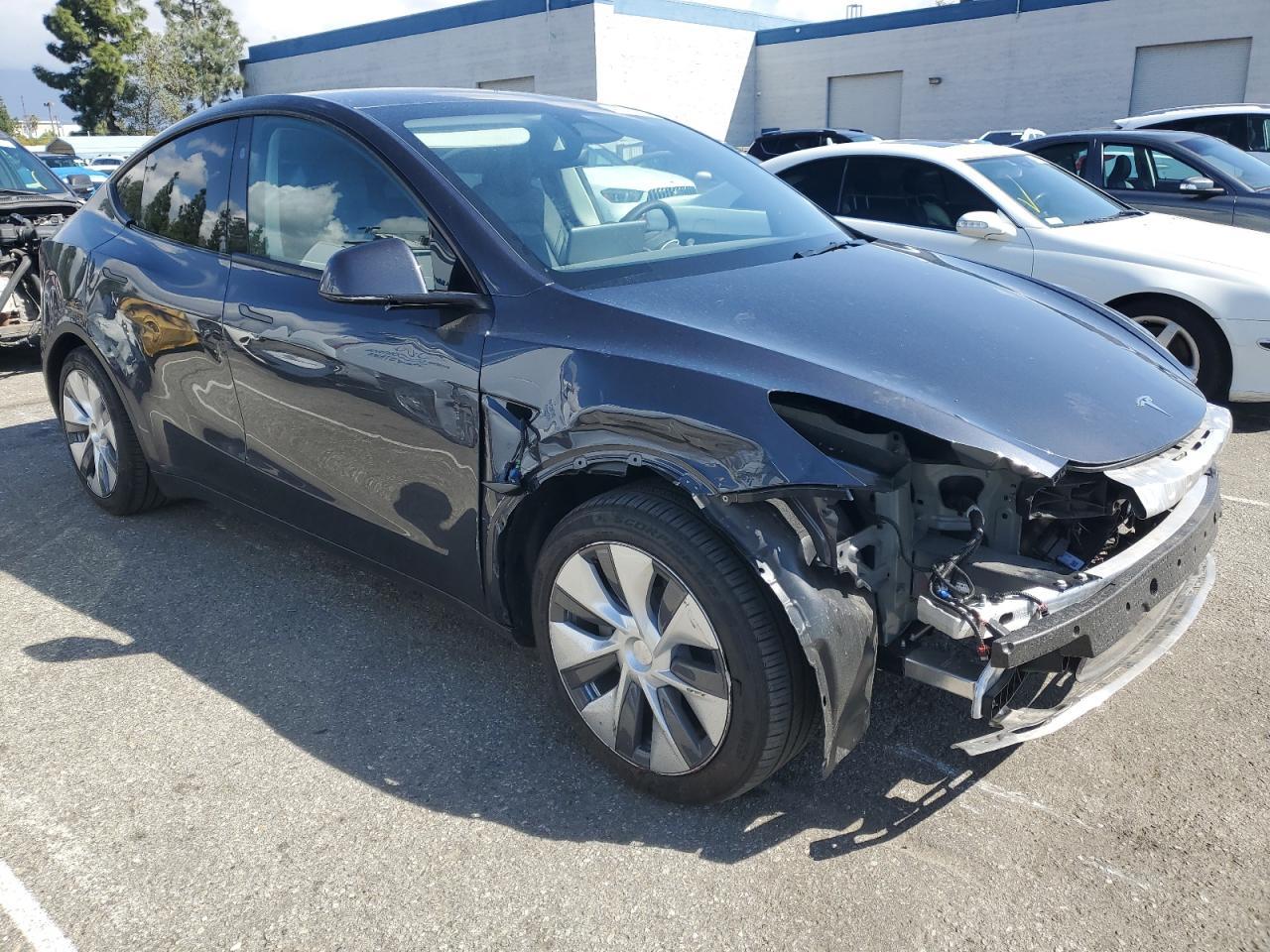 2024 TESLA MODEL Y