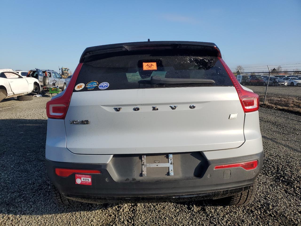 2021 VOLVO XC40