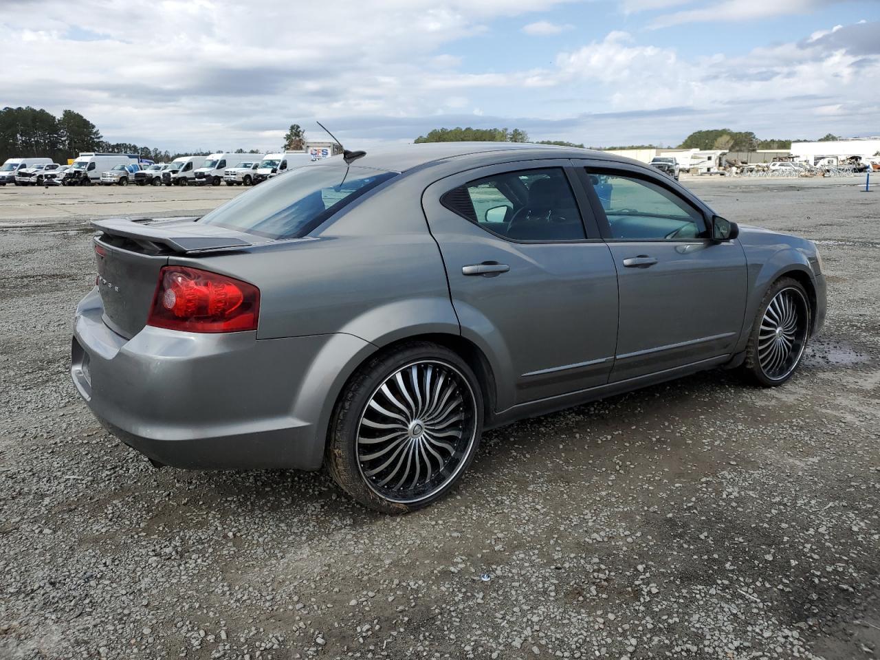 2013 DODGE Avenger