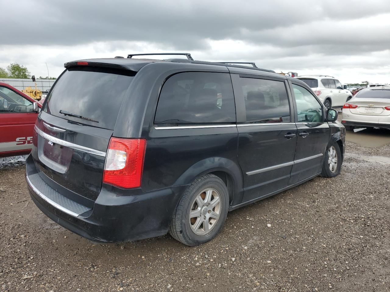 2012 CHRYSLER Town & Country