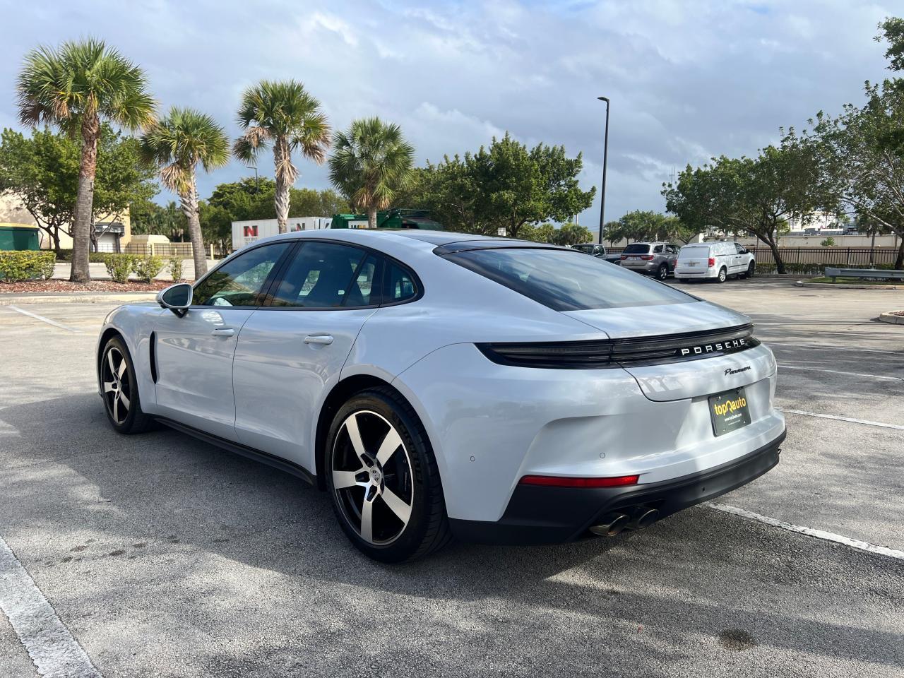 2024 PORSCHE Panamera