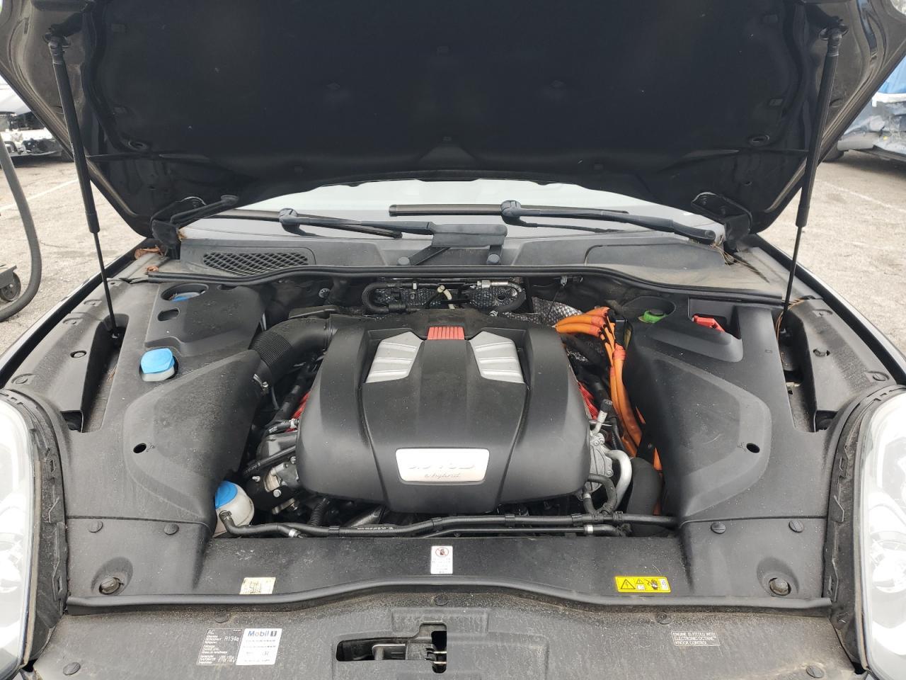 2015 PORSCHE CAYENNE