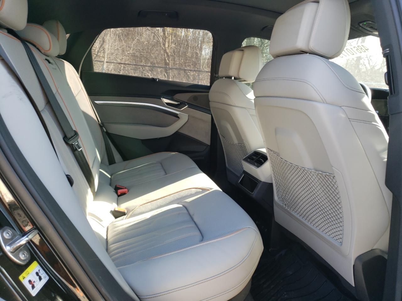 2024 AUDI Q8