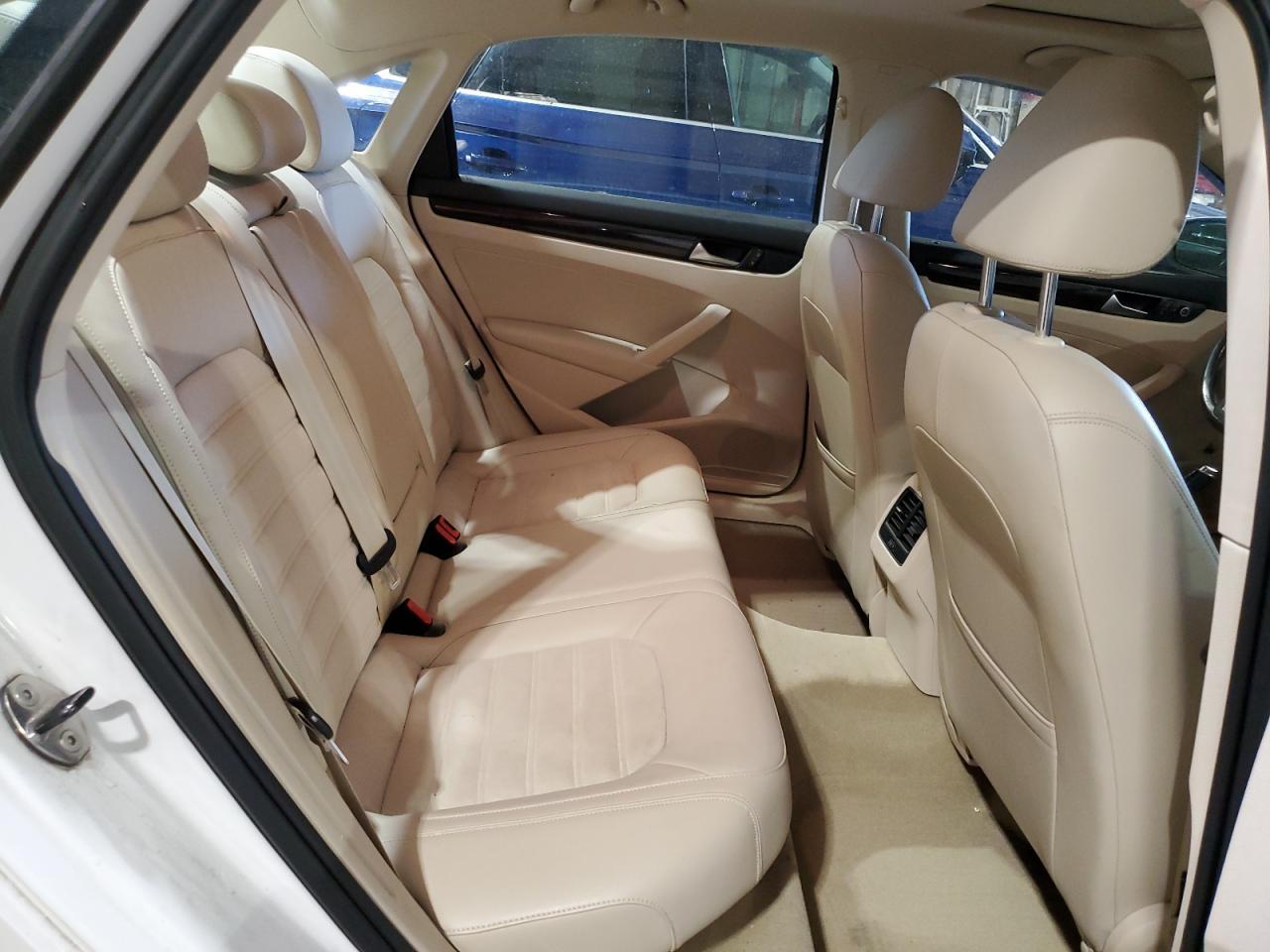 2014 VOLKSWAGEN Passat