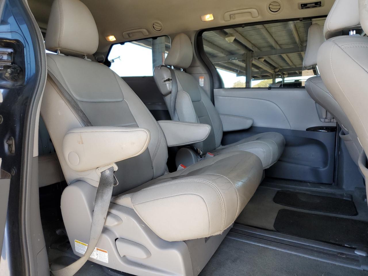 2015 TOYOTA SIENNA