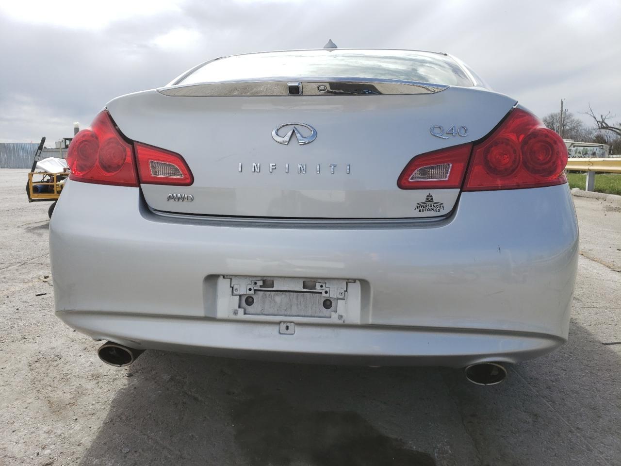 2015 INFINITI Q40