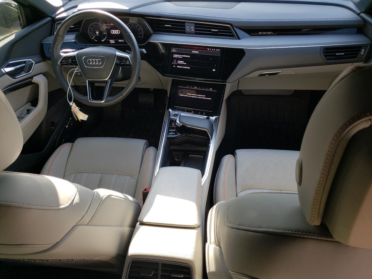 2024 AUDI Q8