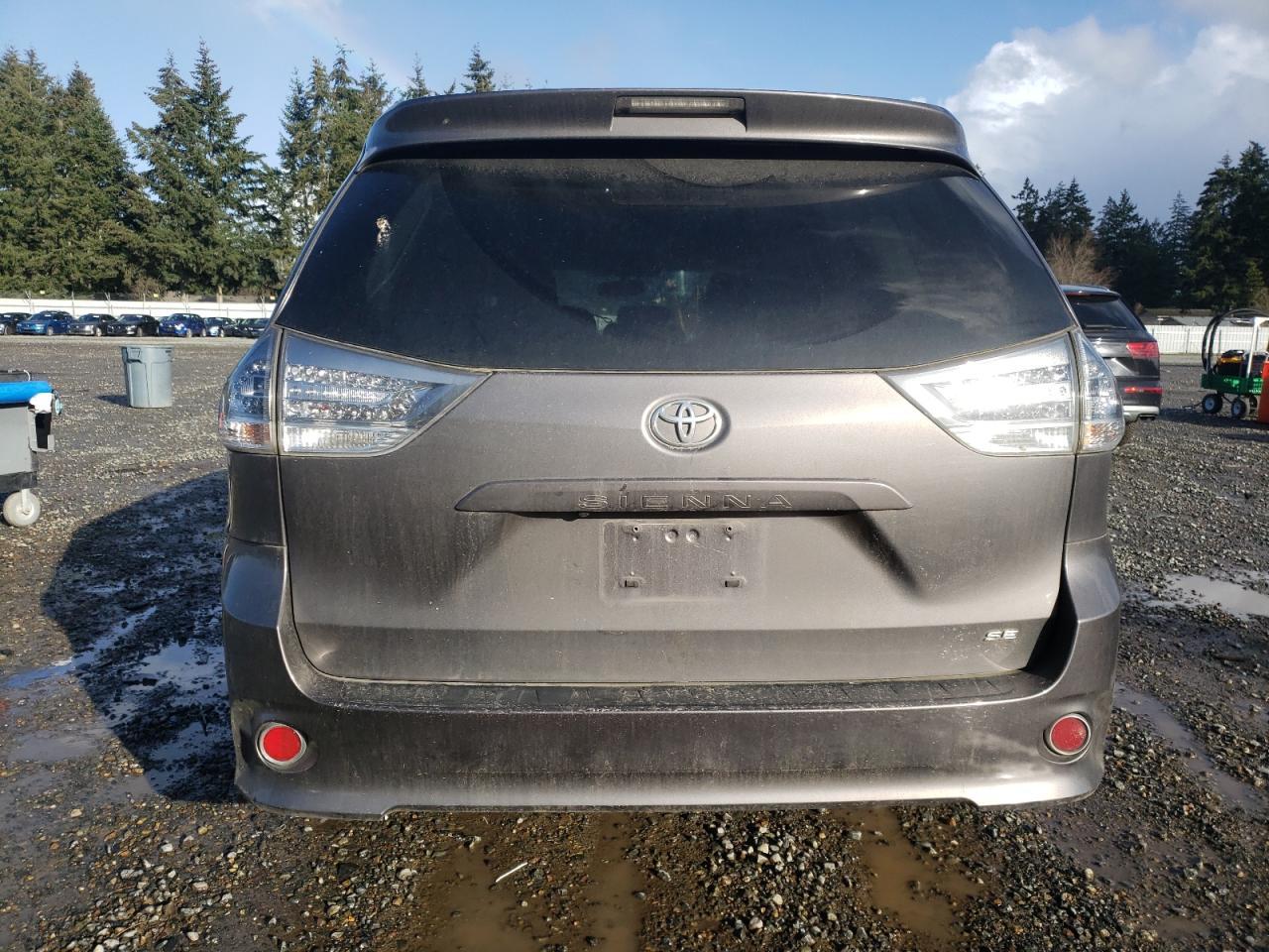 2017 TOYOTA SIENNA