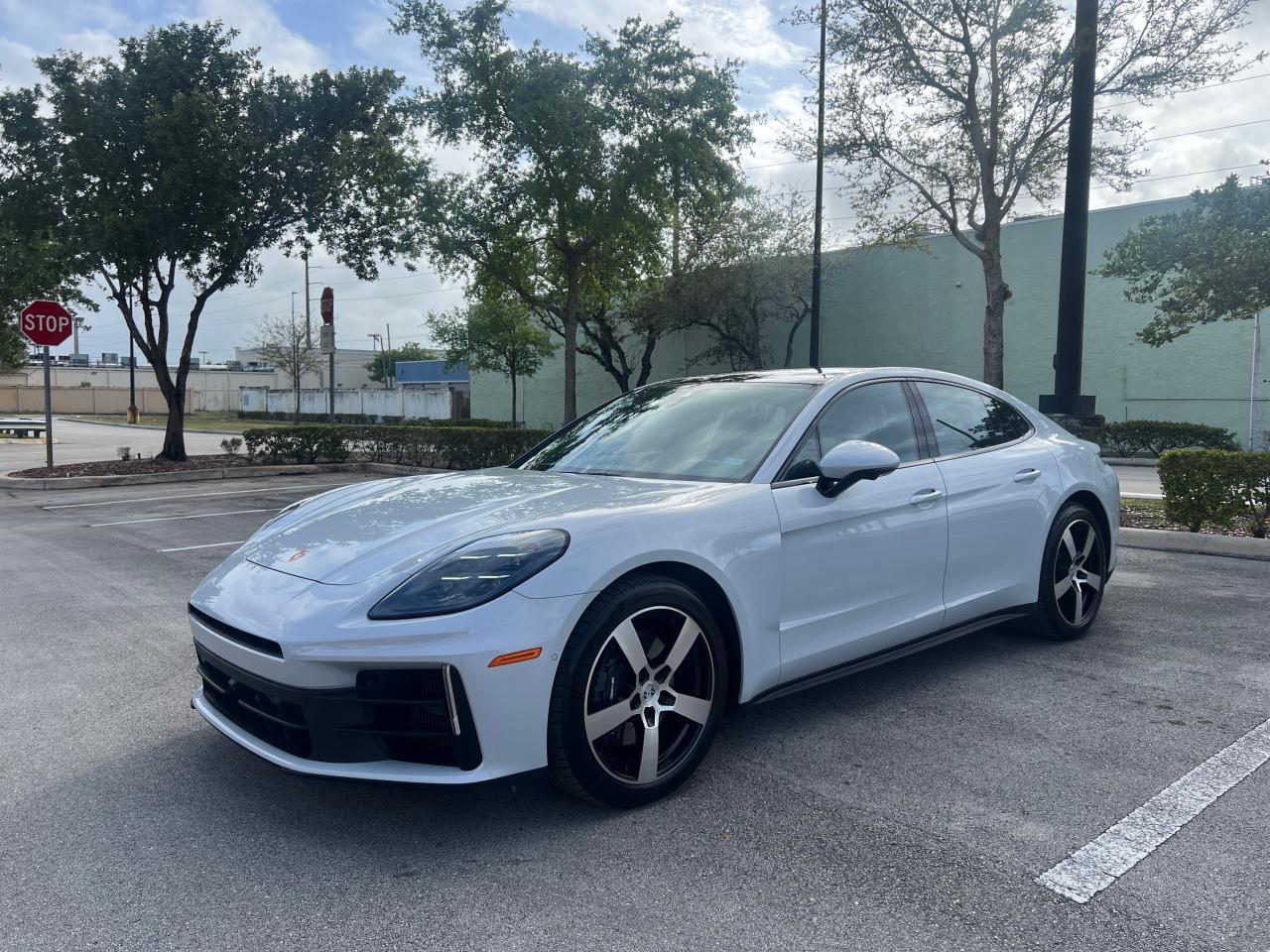 2024 PORSCHE Panamera
