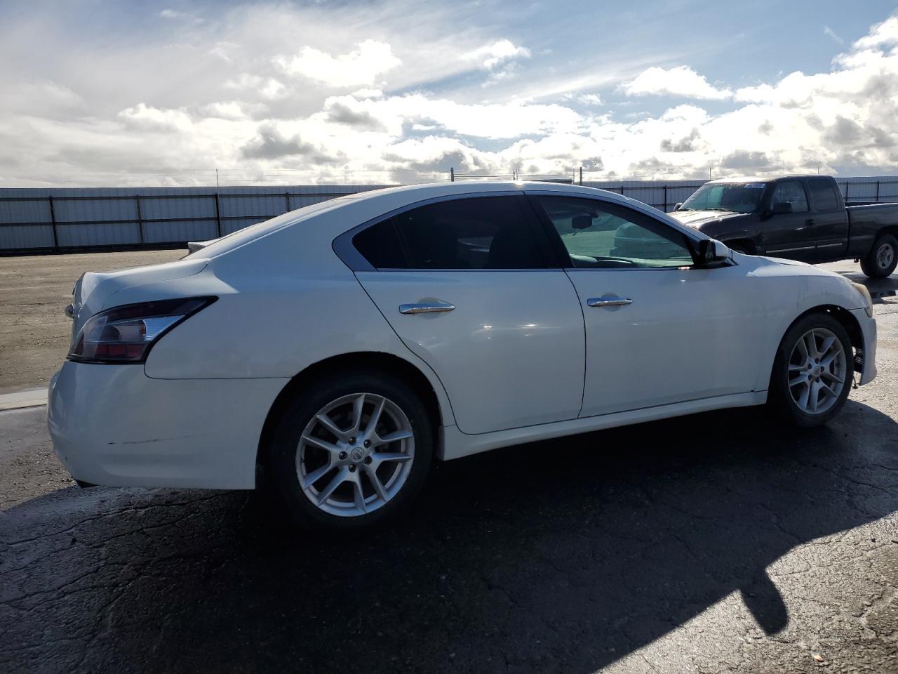 2012 NISSAN Maxima