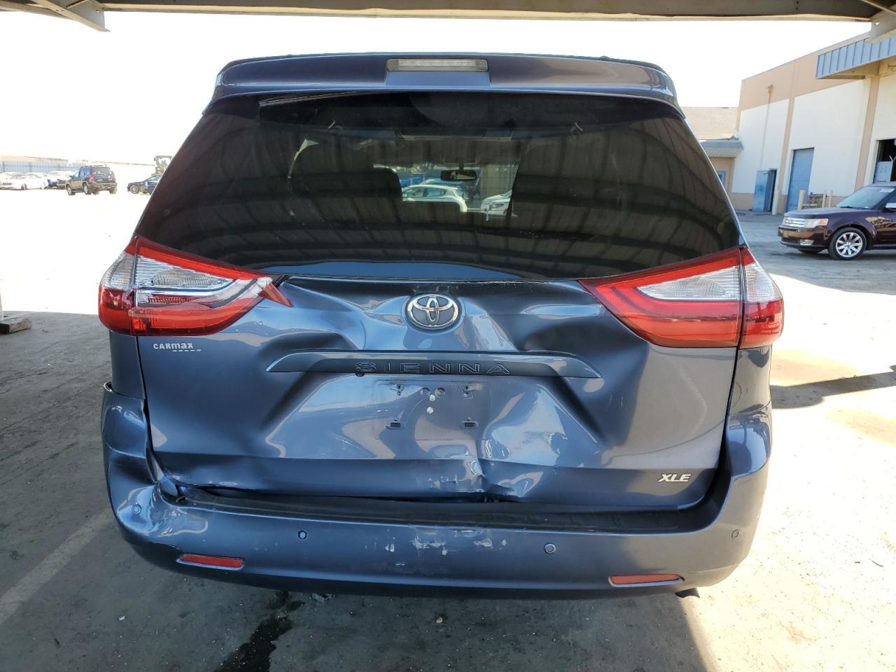 2015 TOYOTA SIENNA