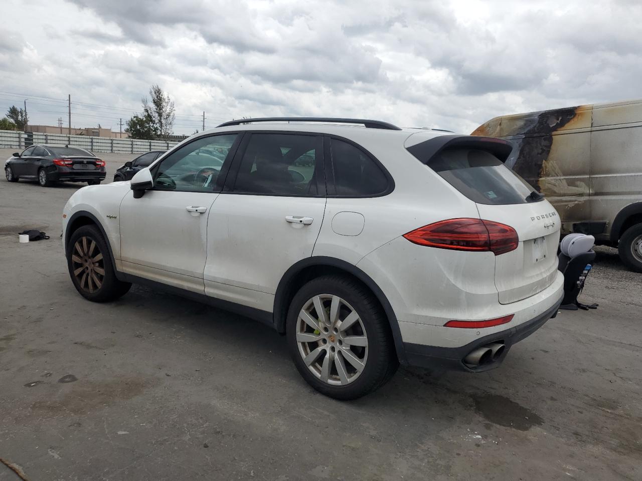 2016 PORSCHE CAYENNE