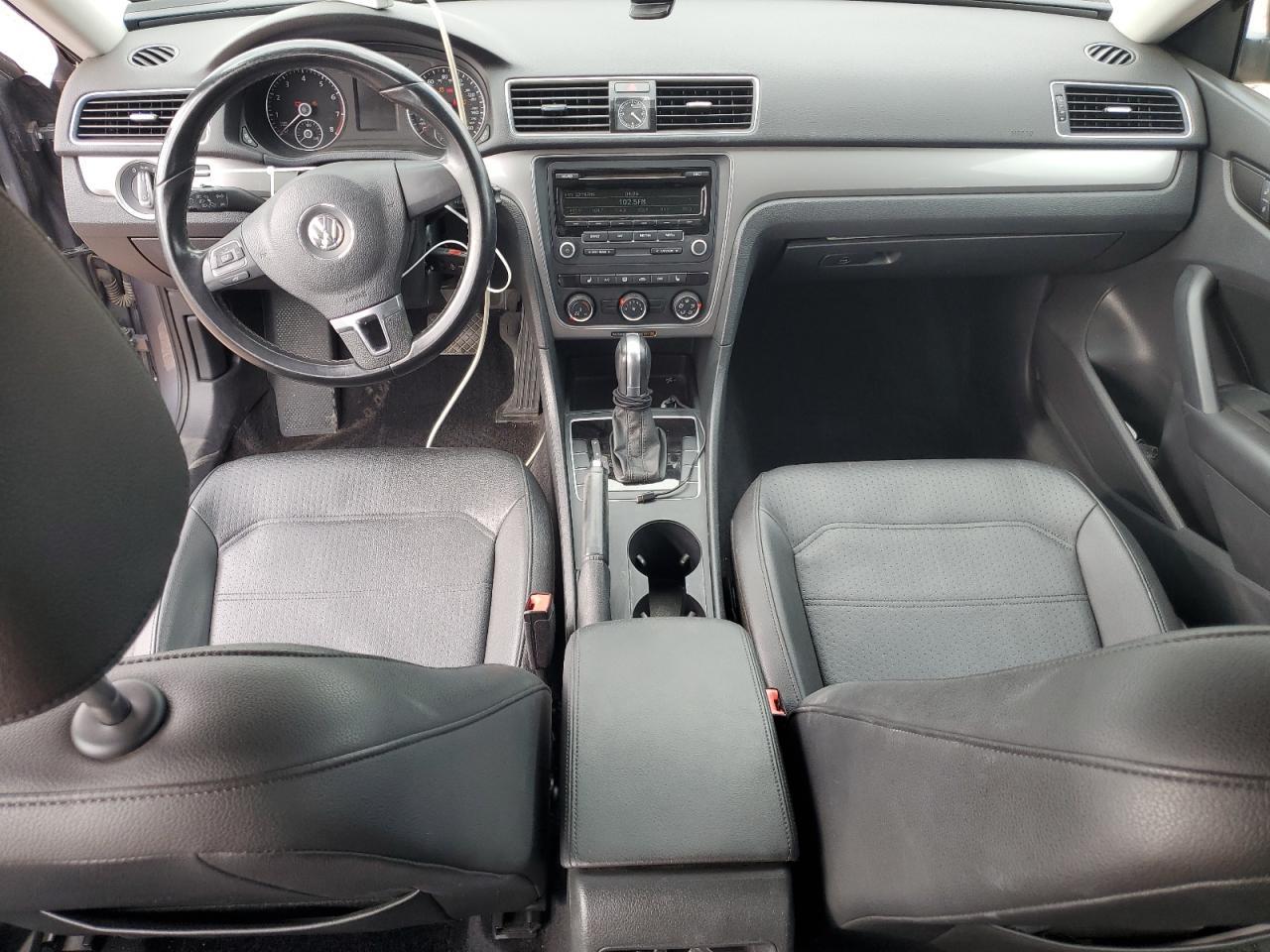 2015 VOLKSWAGEN Passat