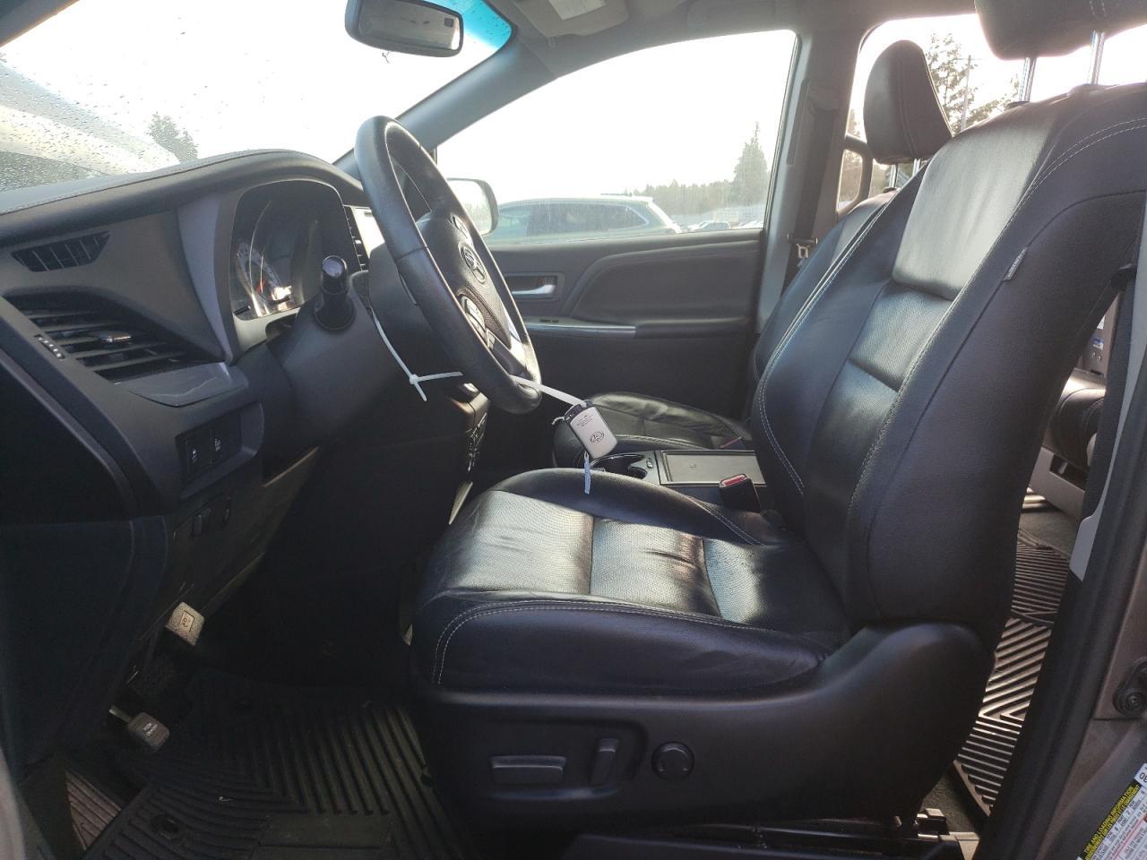 2017 TOYOTA SIENNA