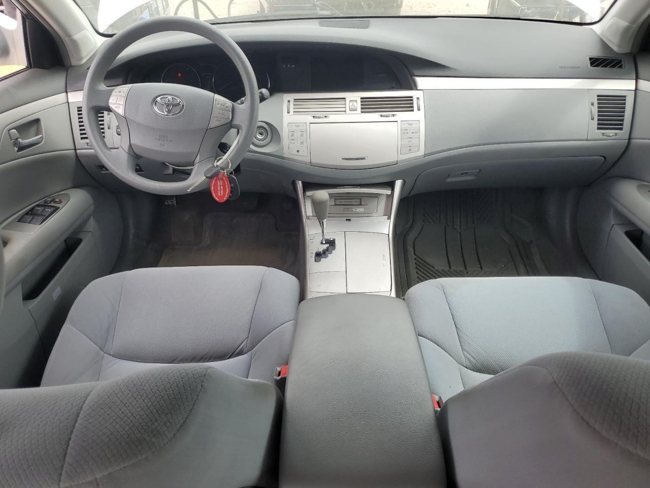 2005 TOYOTA Avalon