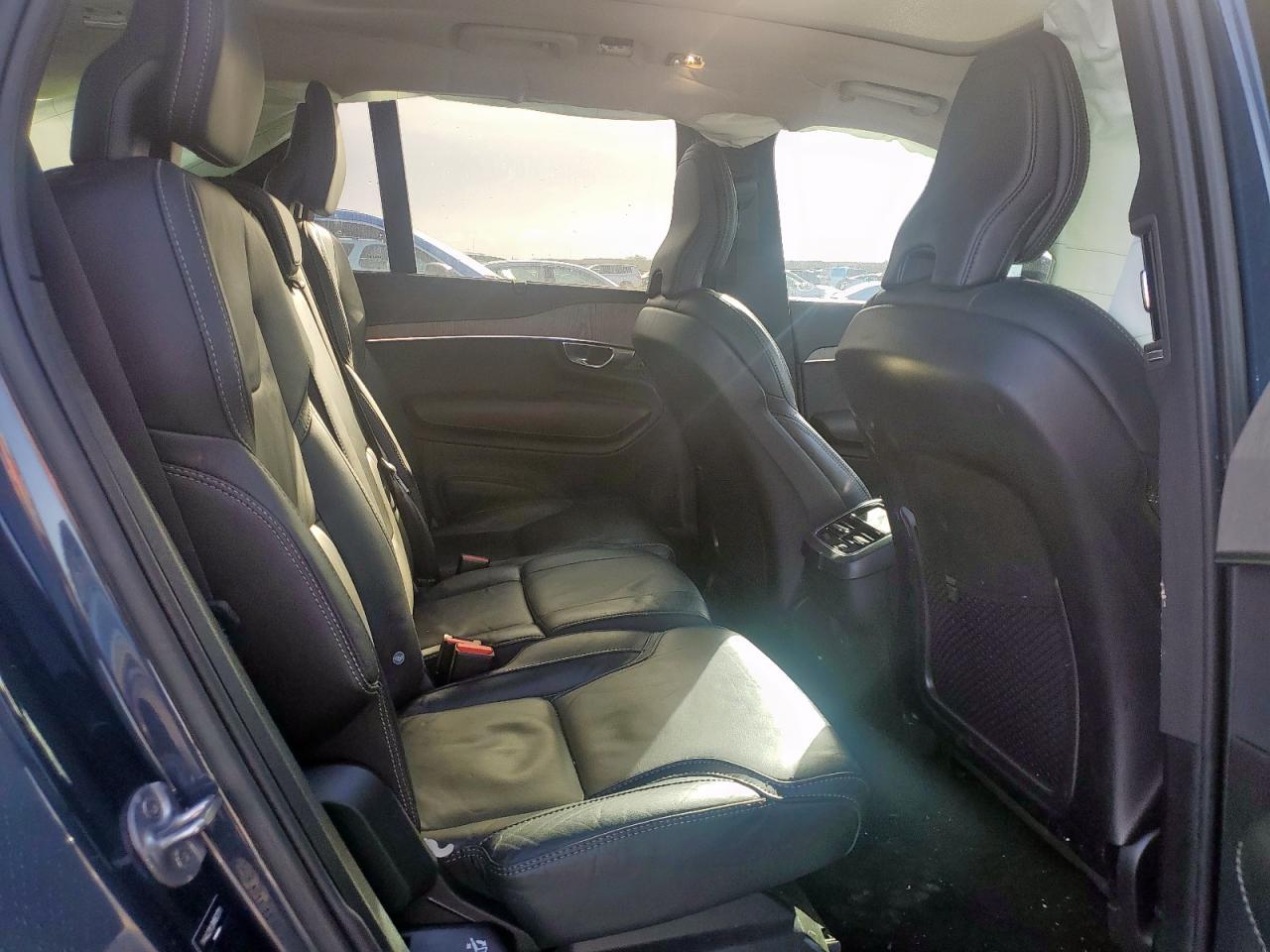 2022 VOLVO XC90