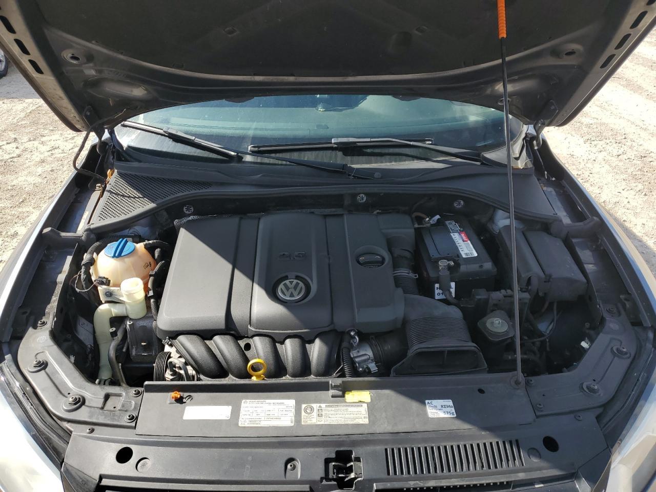 2012 VOLKSWAGEN Passat