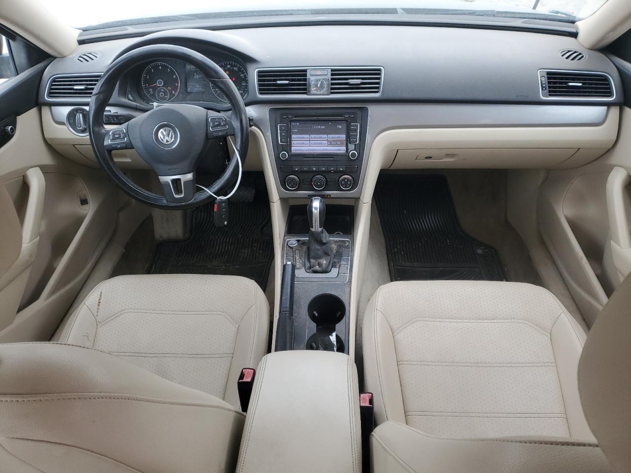 2015 VOLKSWAGEN Passat