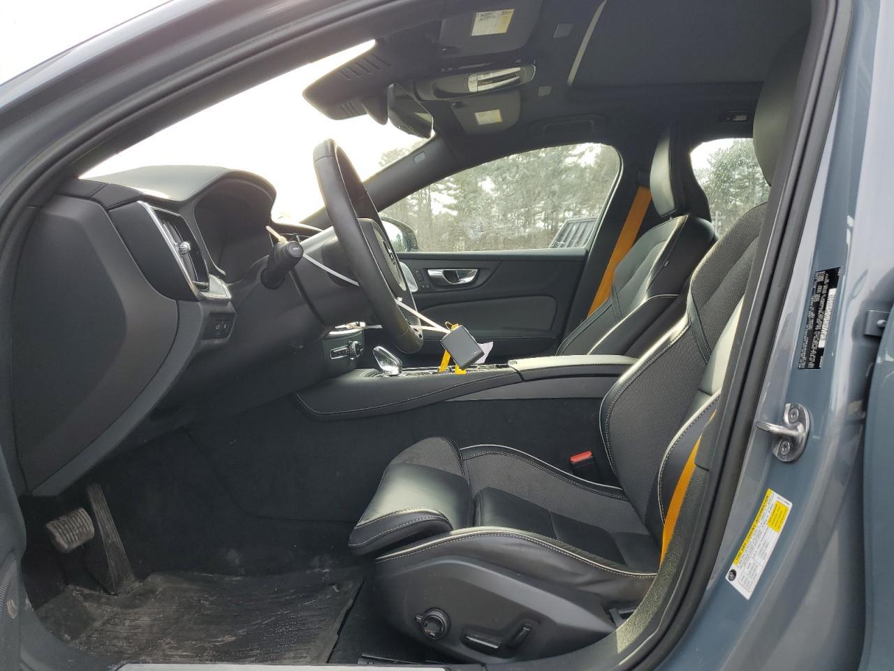 2023 VOLVO V60
