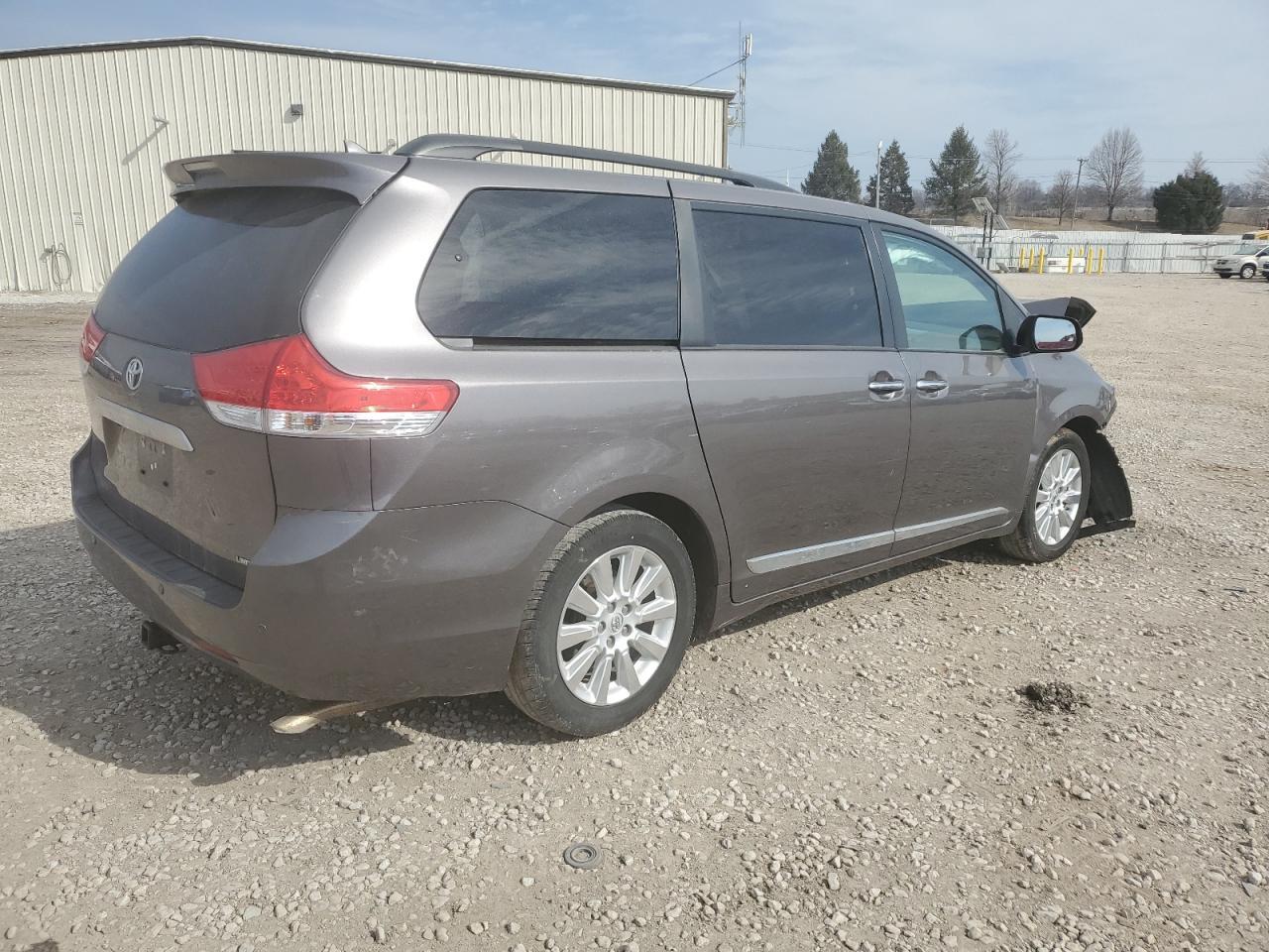2014 TOYOTA SIENNA