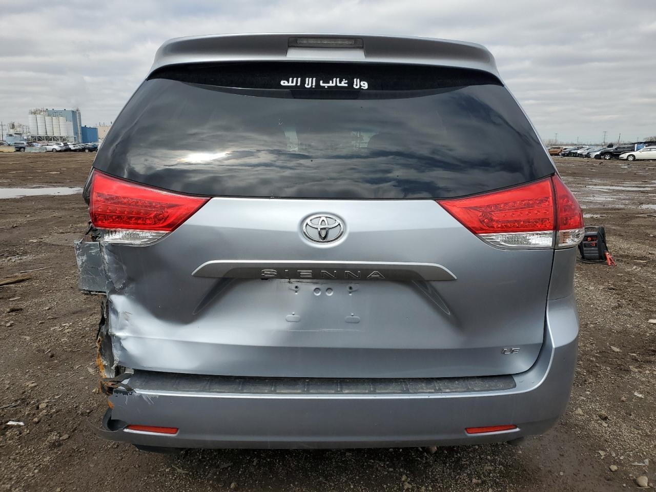 2011 TOYOTA SIENNA
