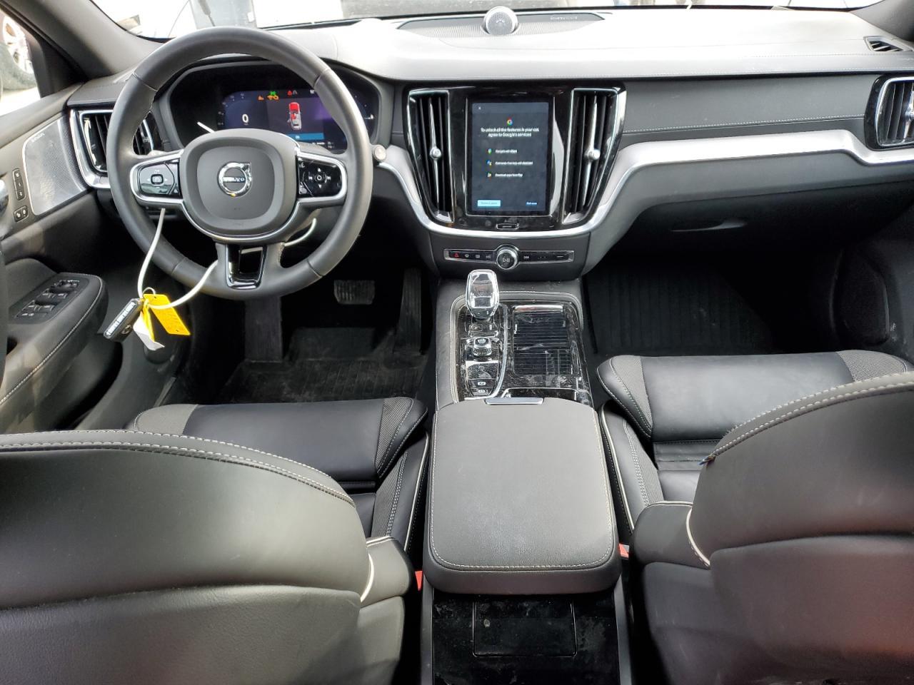 2023 VOLVO V60