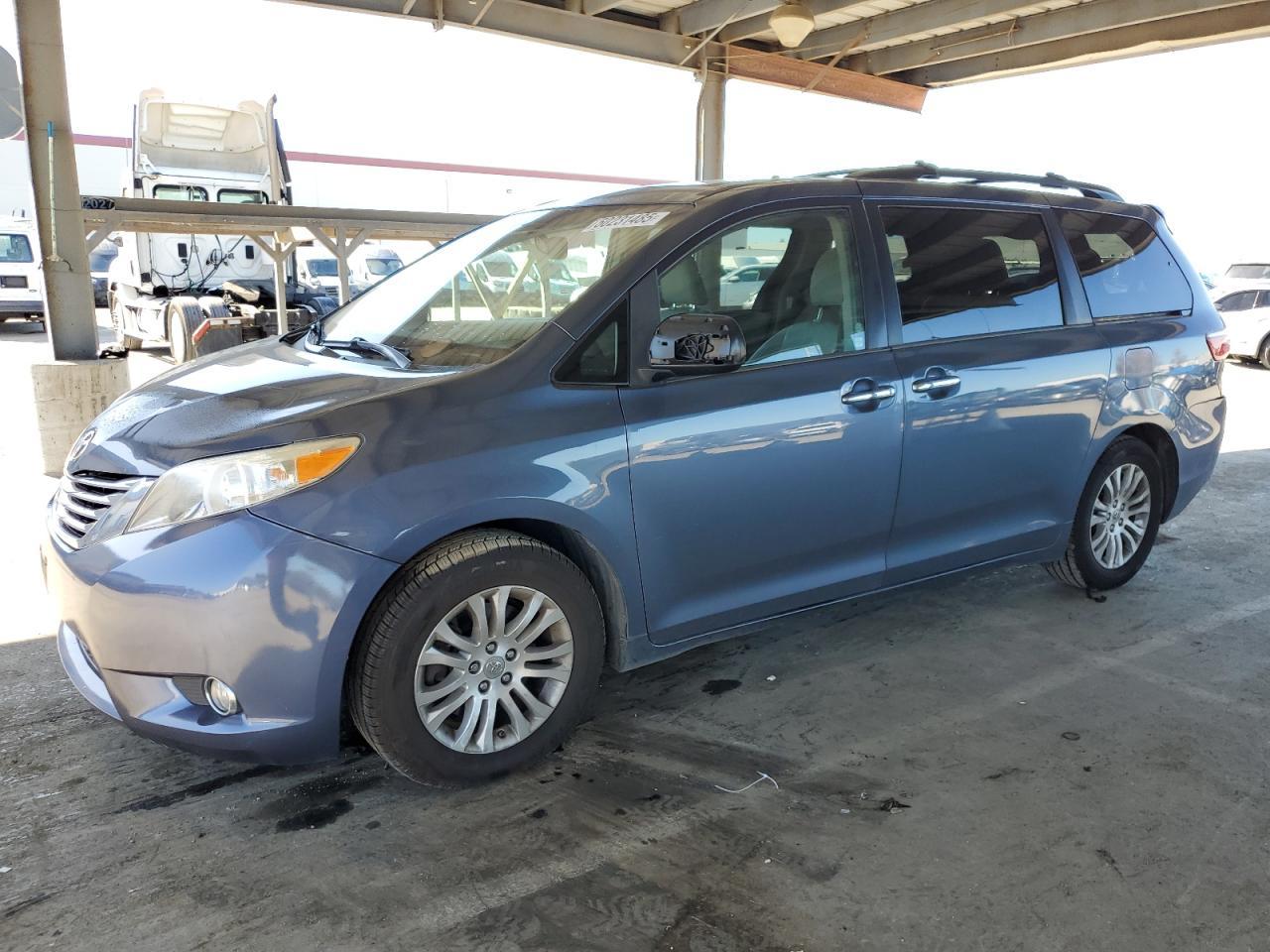 2015 TOYOTA SIENNA