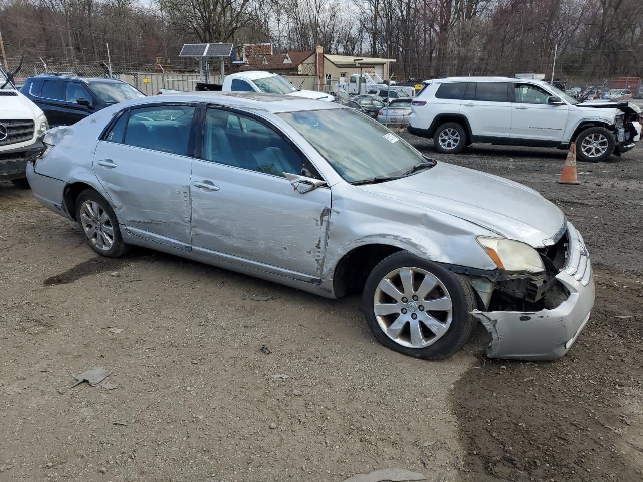 2005 TOYOTA Avalon