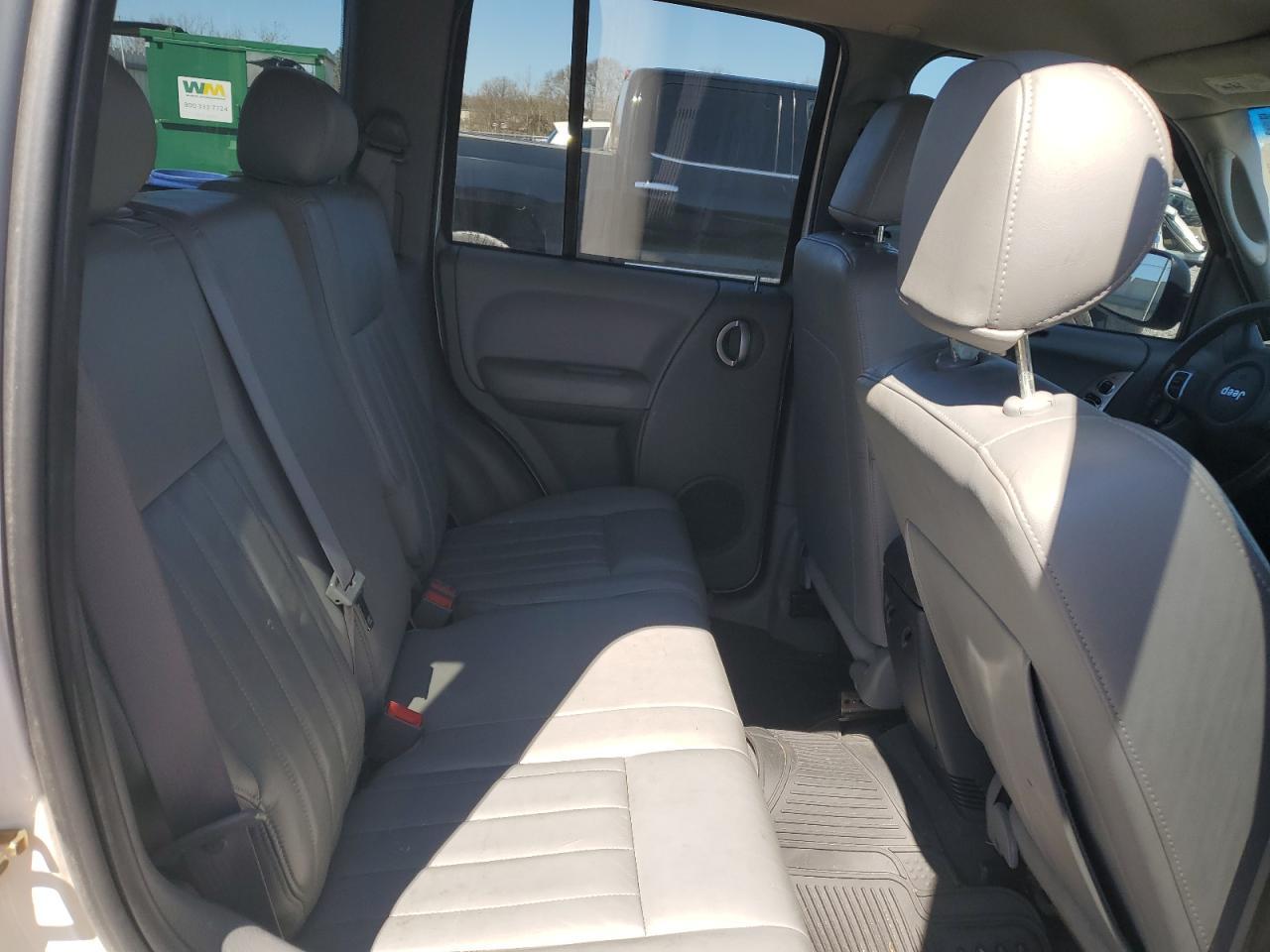 2005 JEEP Liberty