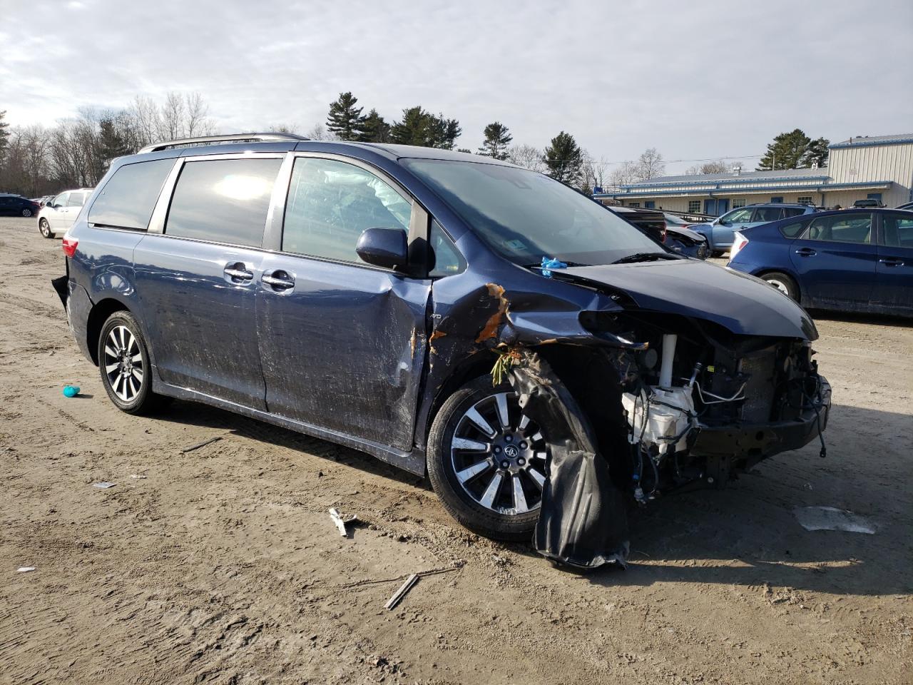 2019 TOYOTA SIENNA