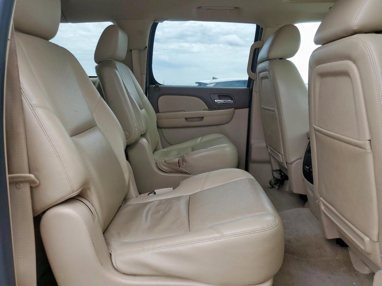 2013 CHEVROLET Suburban