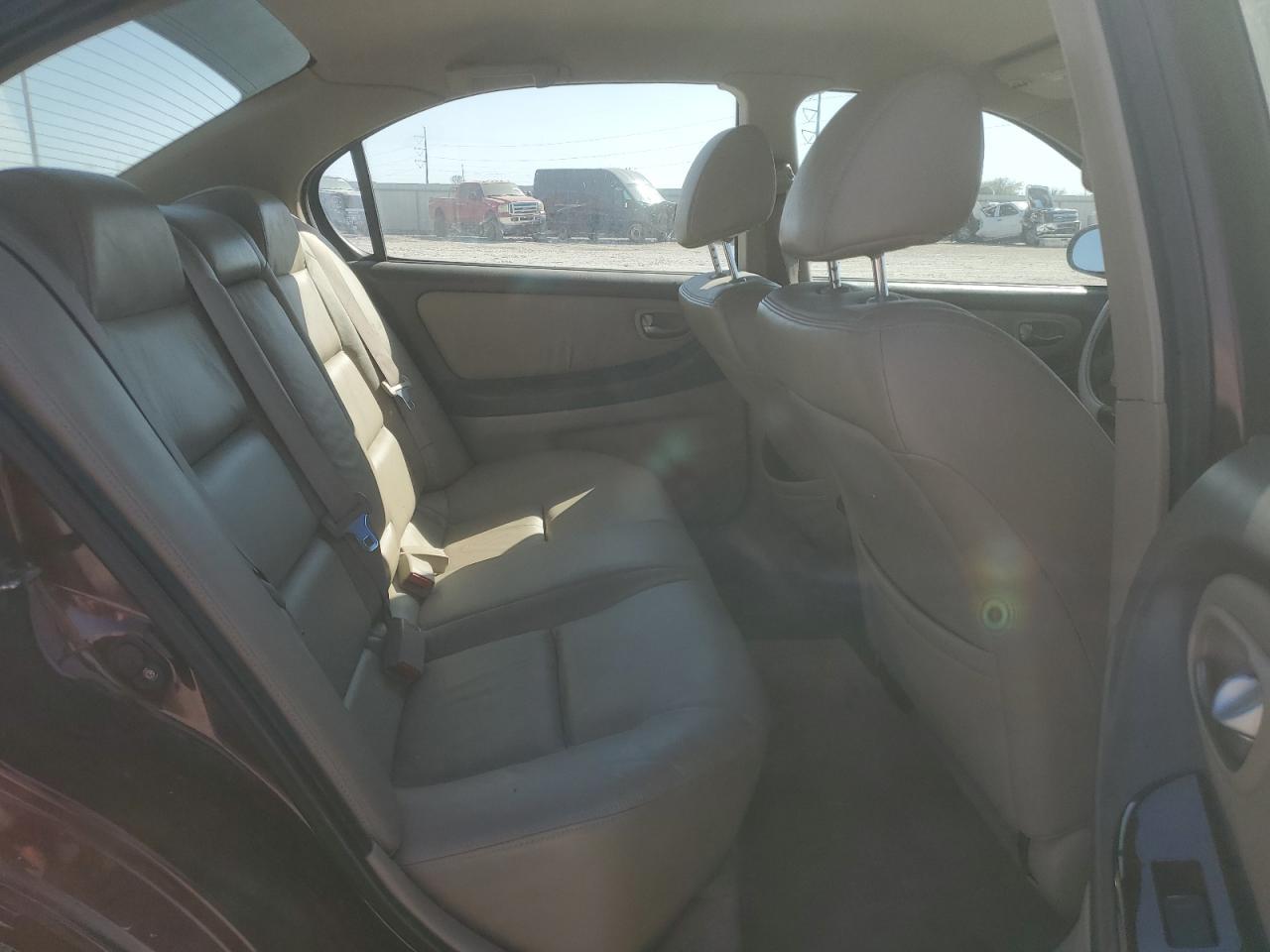 2002 NISSAN Maxima