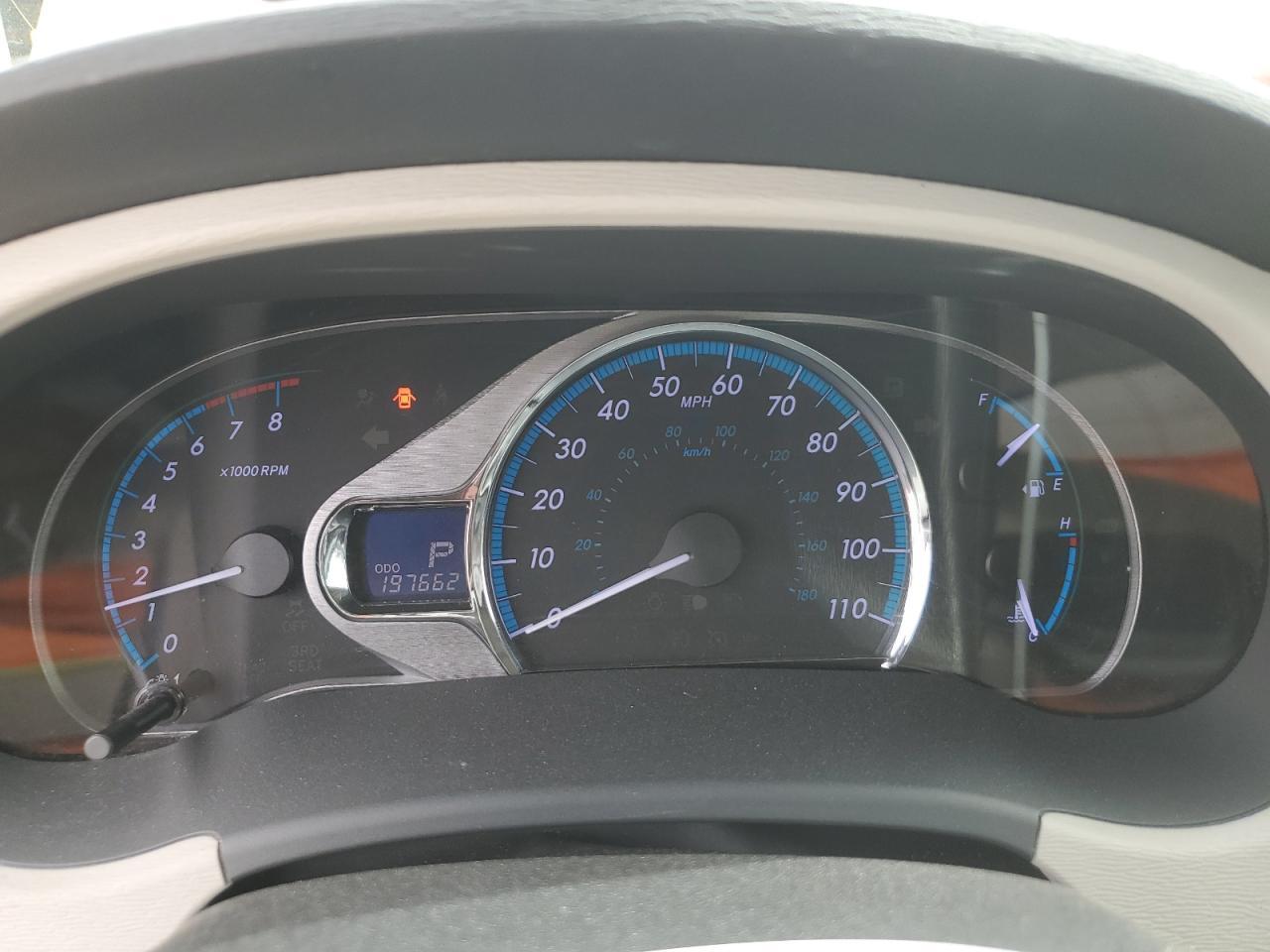 2011 TOYOTA SIENNA