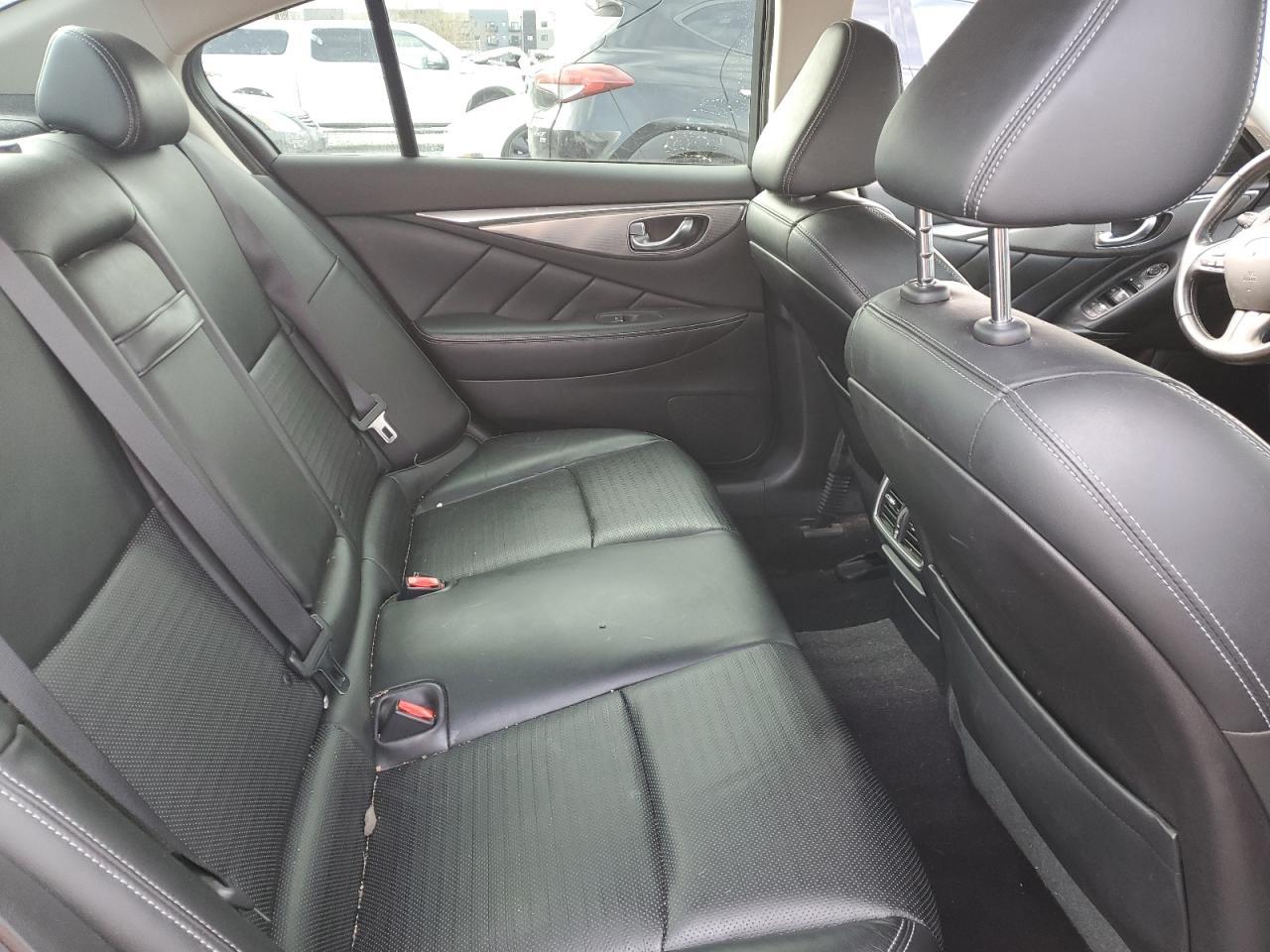 2015 INFINITI Q50
