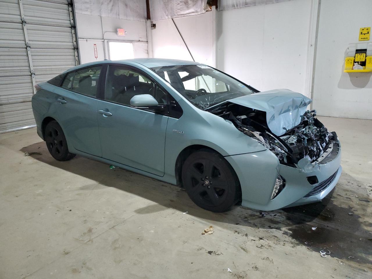 2016 TOYOTA PRIUS