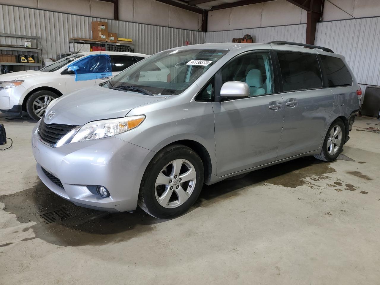 2014 TOYOTA SIENNA