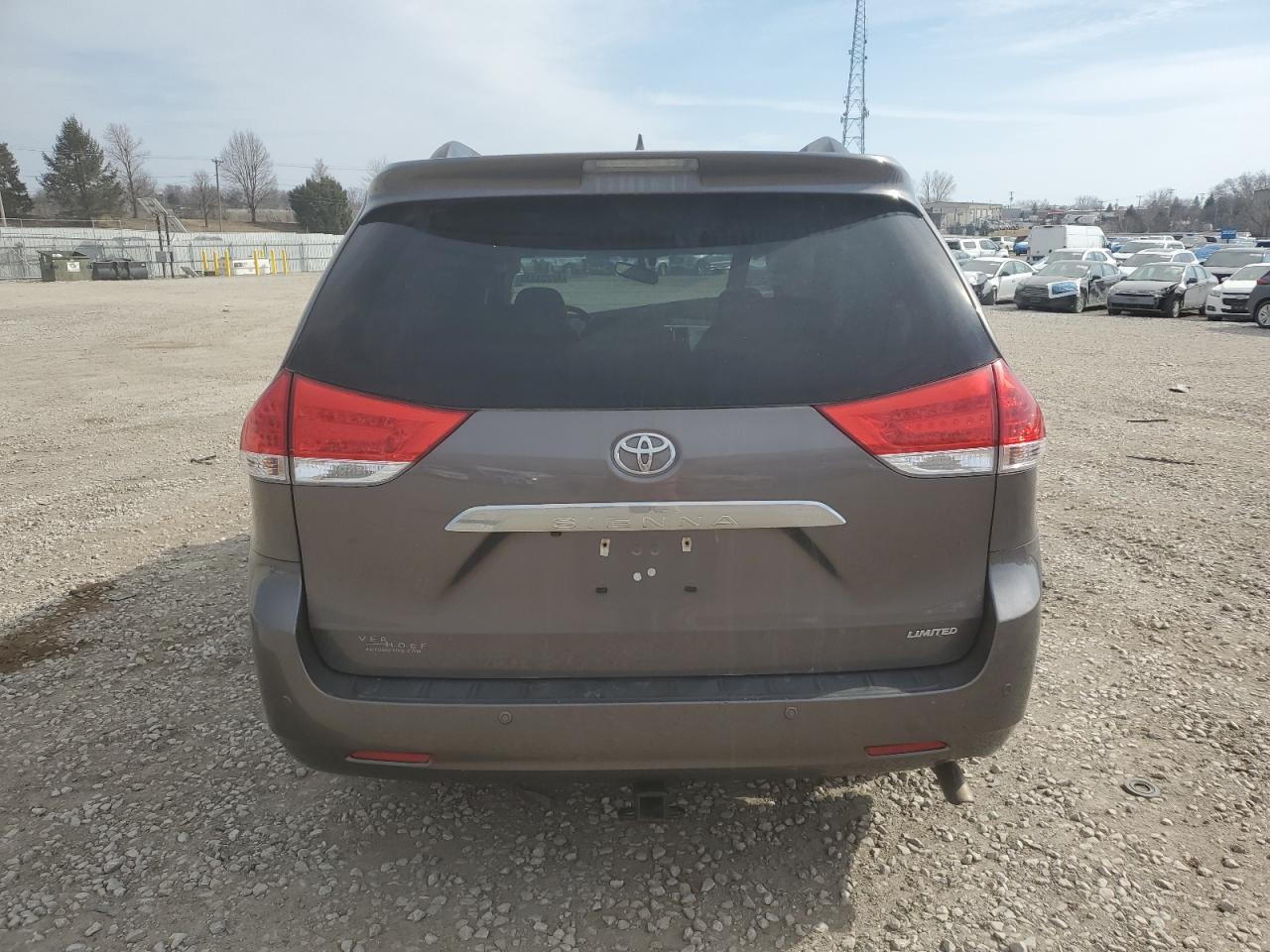2014 TOYOTA SIENNA