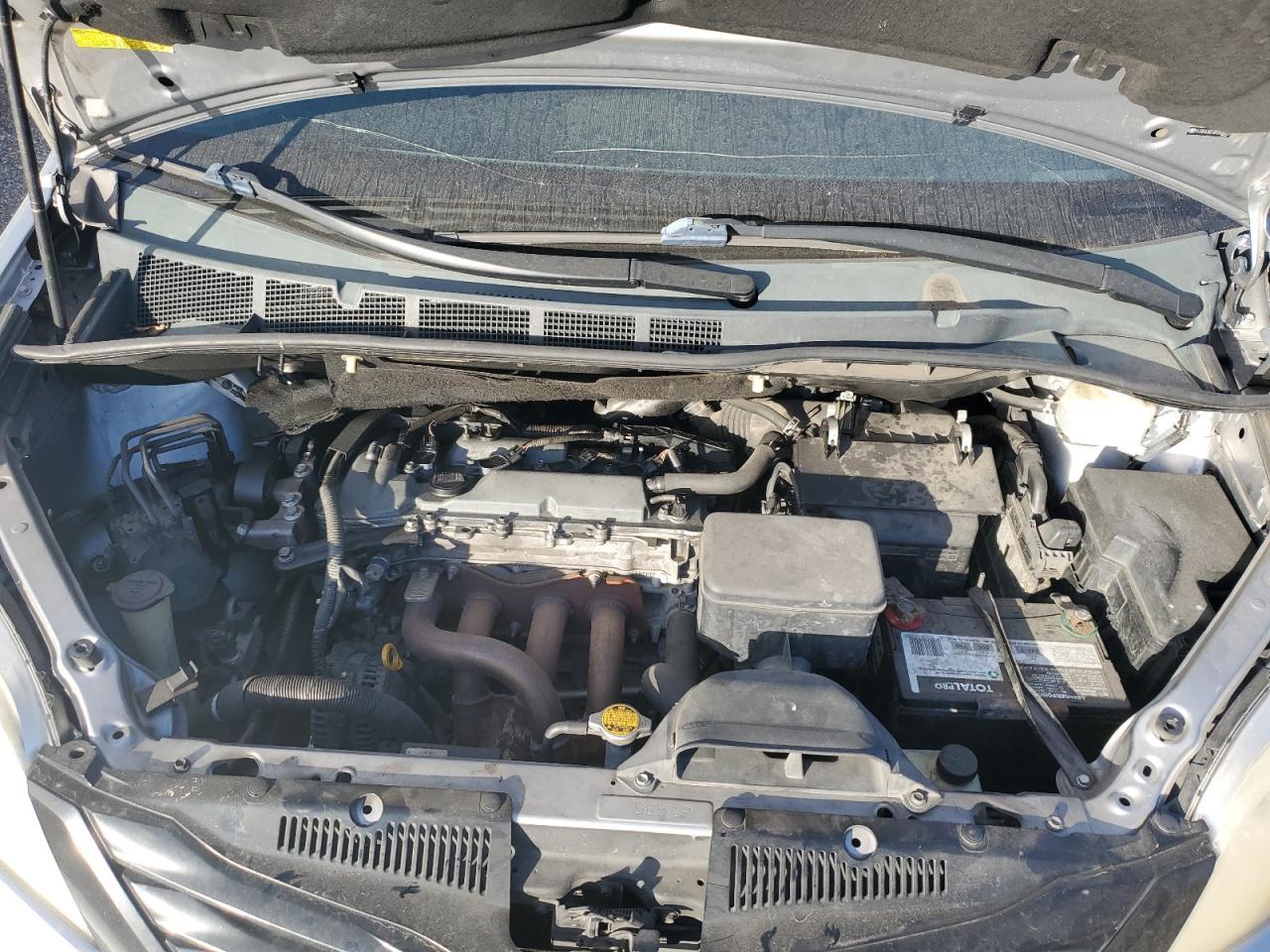 2011 TOYOTA SIENNA