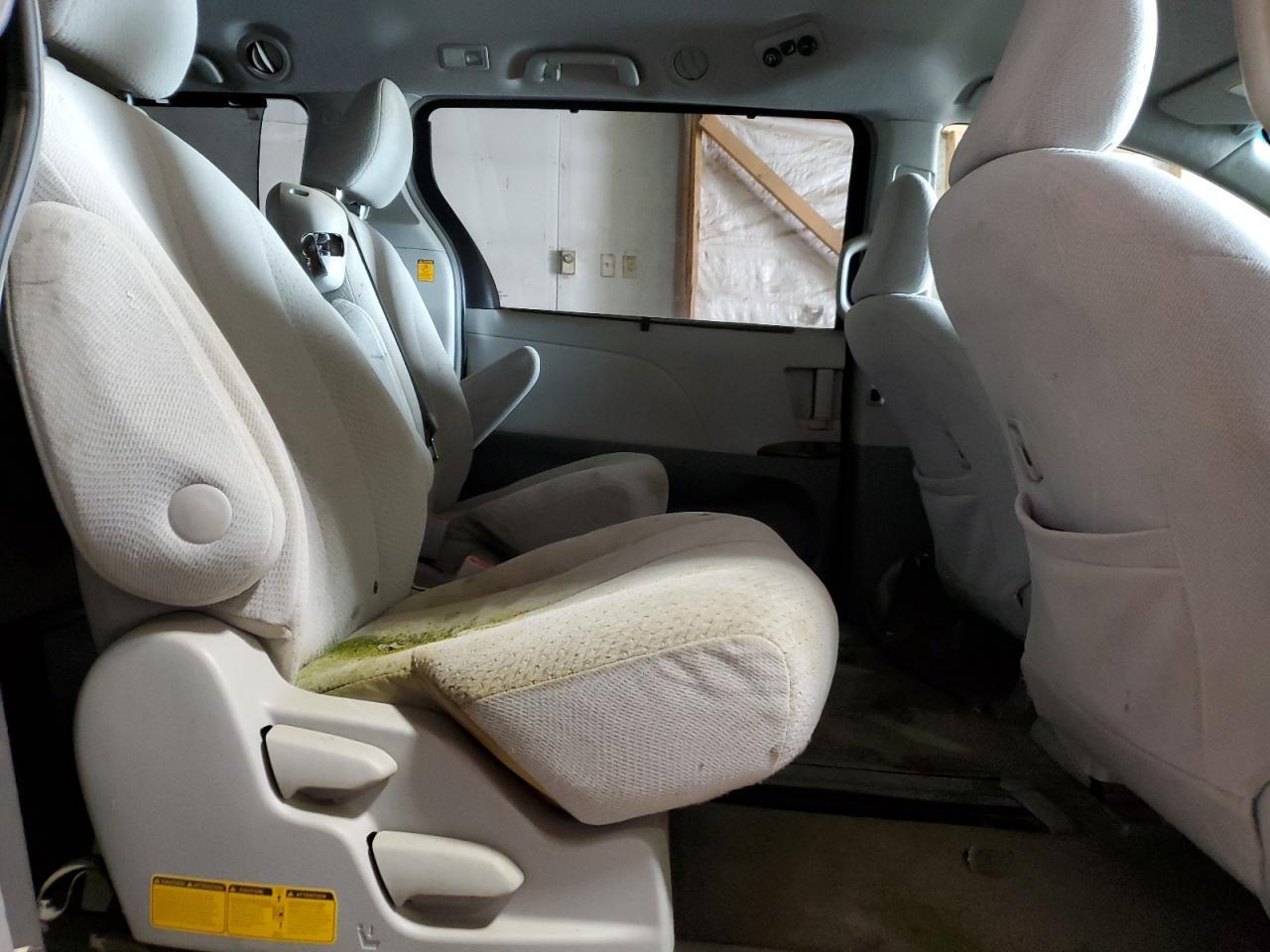 2012 TOYOTA SIENNA