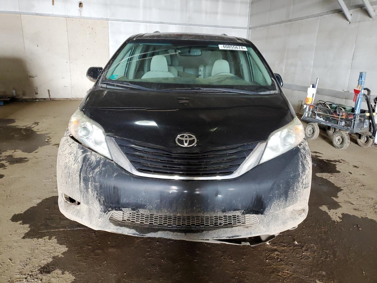 2012 TOYOTA SIENNA